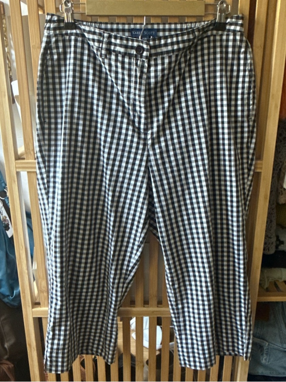 Karen Scott Black and White Gingham Capris